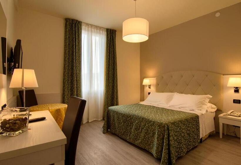 חדר קומפורט, Eden Salo