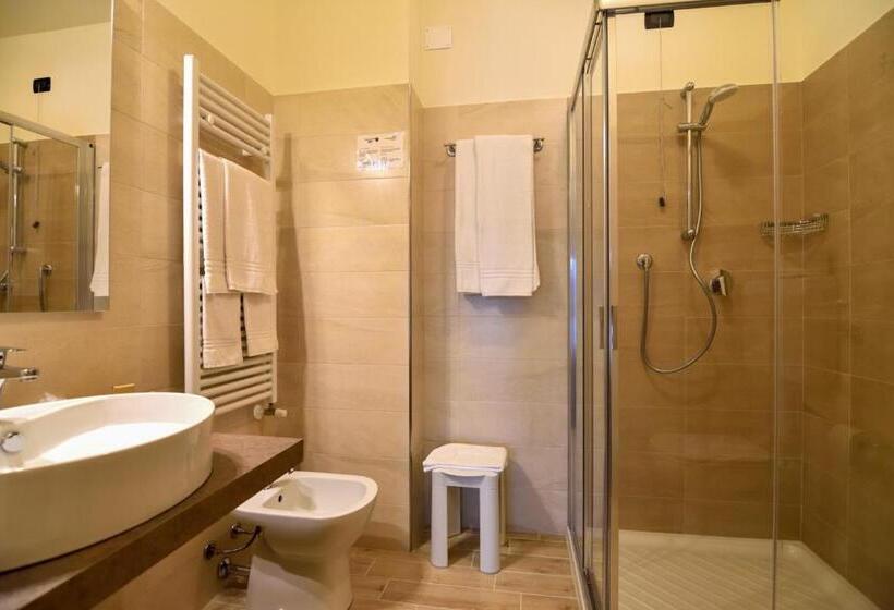 חדר קומפורט, Eden Salo