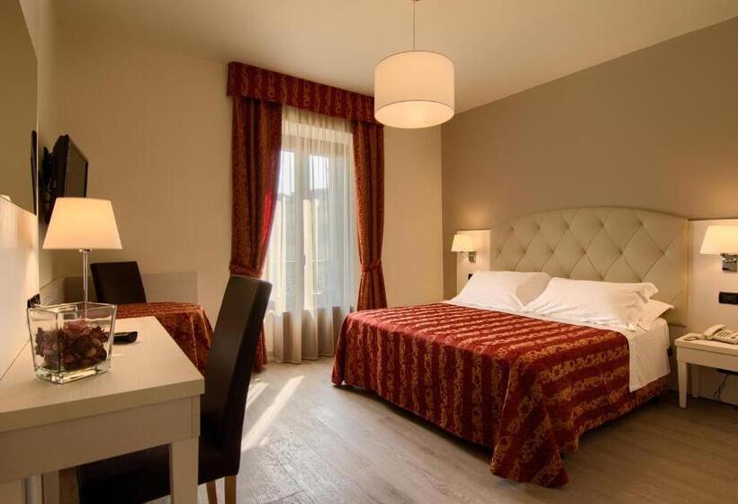 חדר קומפורט, Eden Salo