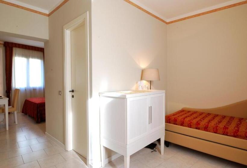 Superior room with lake view, Eden Salo