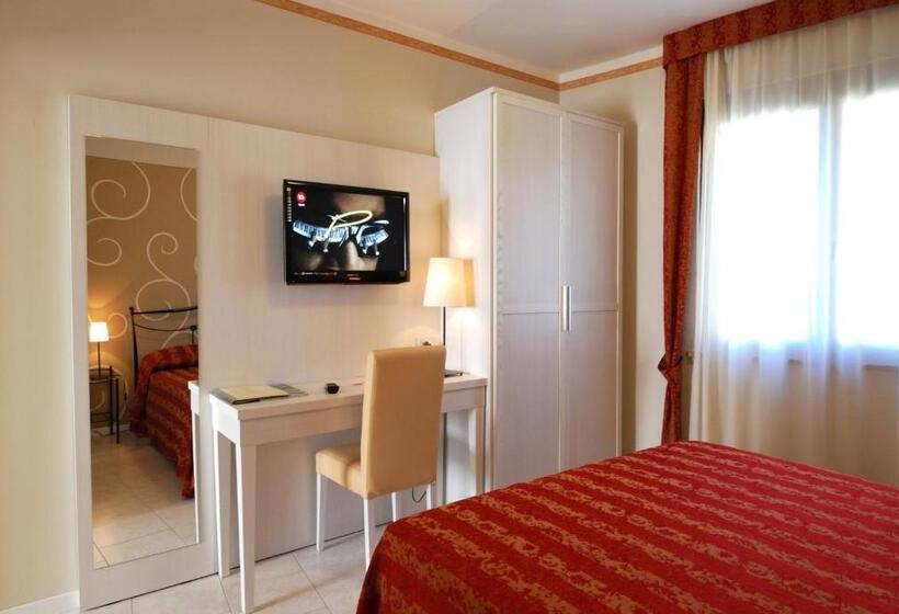 Superior room with lake view, Eden Salo