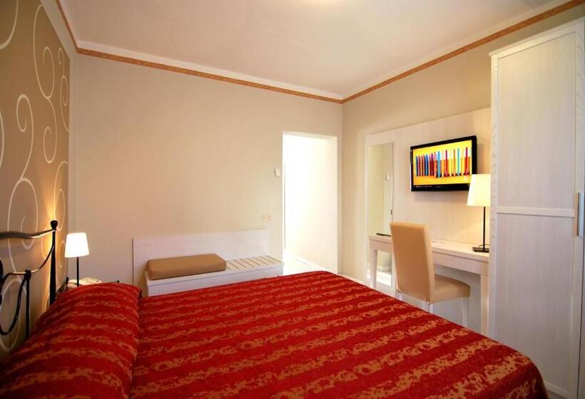 Superior room with lake view, Eden Salo