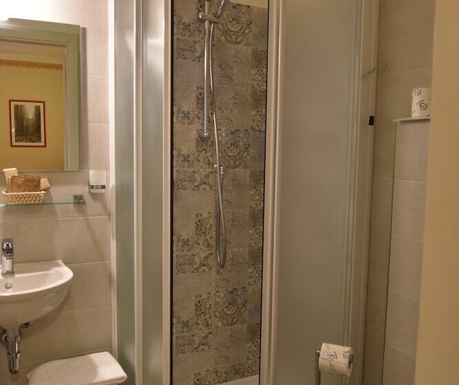 חדר קלאסי, Eden Salo