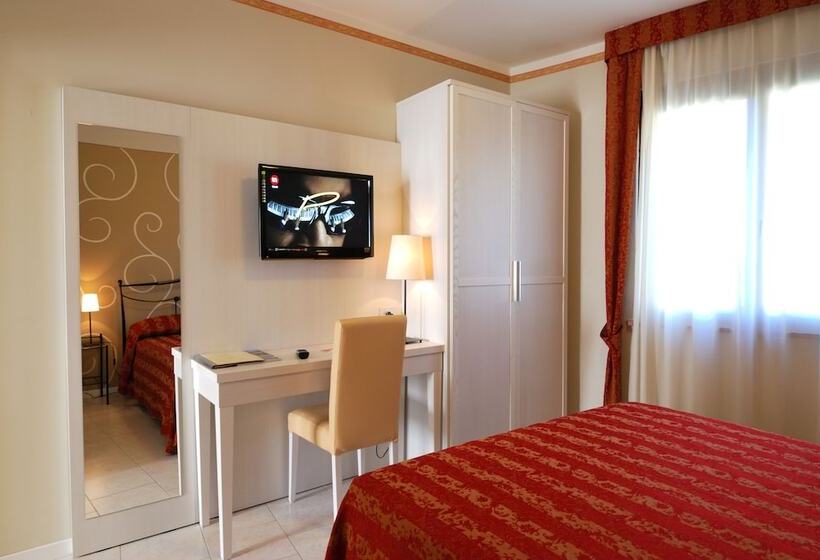 Superior room with lake view, Eden Salo