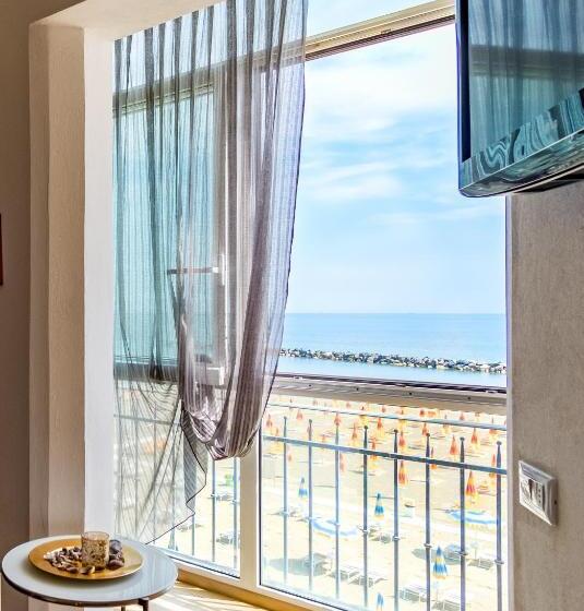 חדר דלוקס נוף לים, Estate