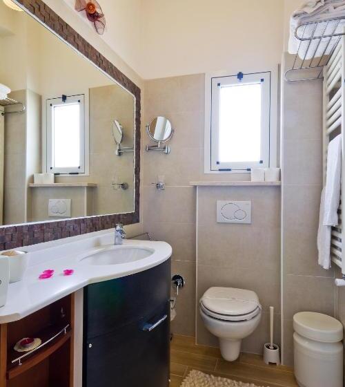 סוויטה נוף לים, Estate