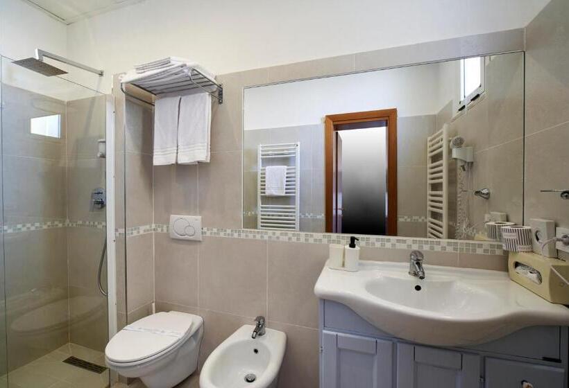 סוויטה עם ג'קוזי, Estate