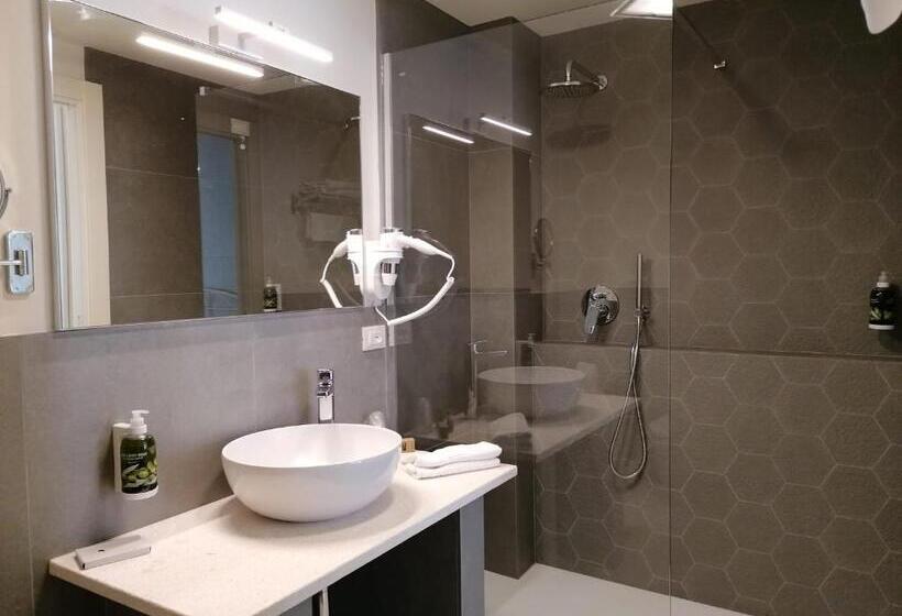 اتاق لوکس سه تخته, Giardino Suites&spa