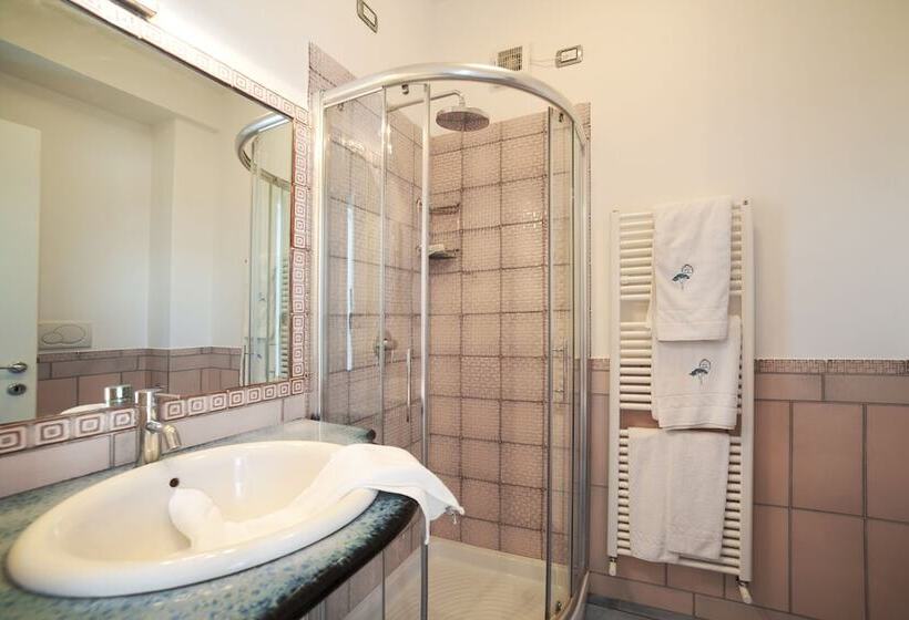 חדר סופריור עם נוף לים ומרפסת, Il Pino