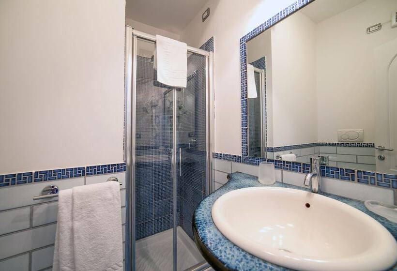 חדר סופריור עם נוף לים ומרפסת, Il Pino