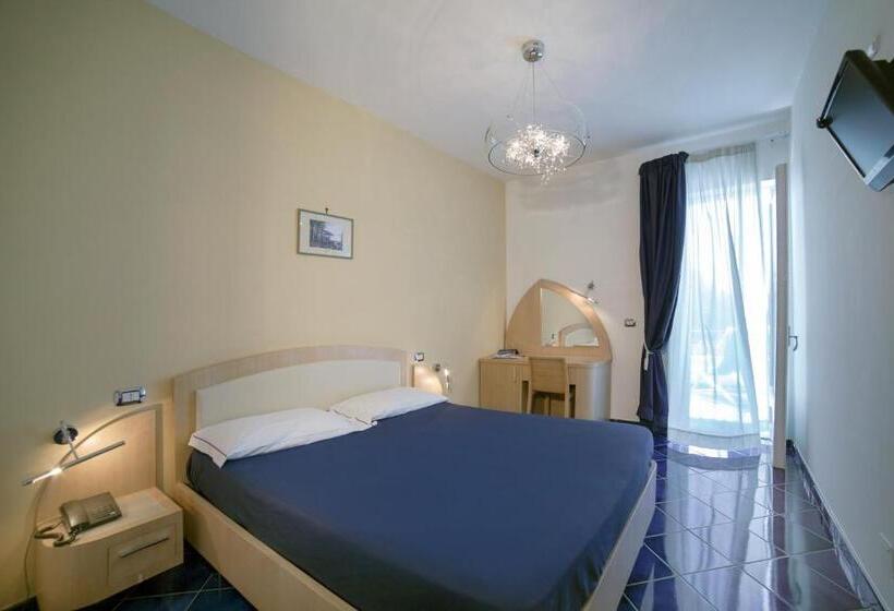 חדר סופריור עם נוף לים ומרפסת, Il Pino