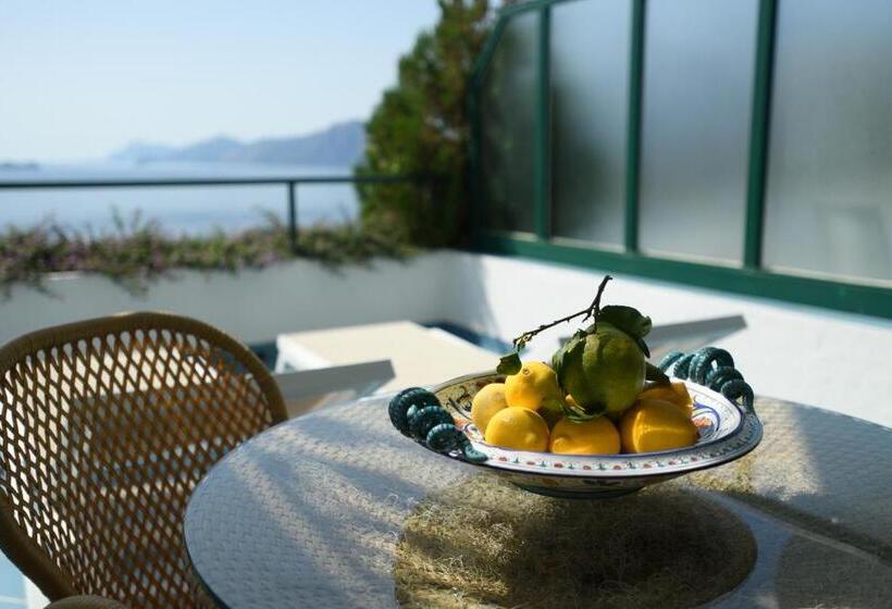 חדר דלוקס נוף לים, Il Pino