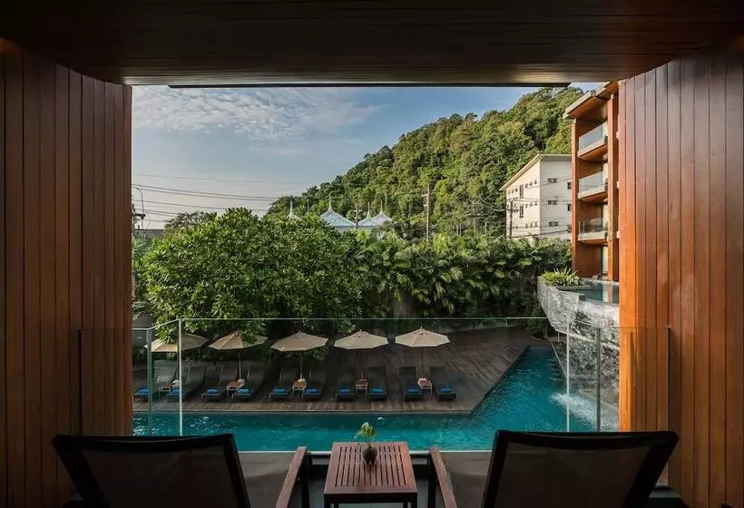 اتاق لوکس با چشم‌انداز استخر, Kc Grande Resort Koh Chang