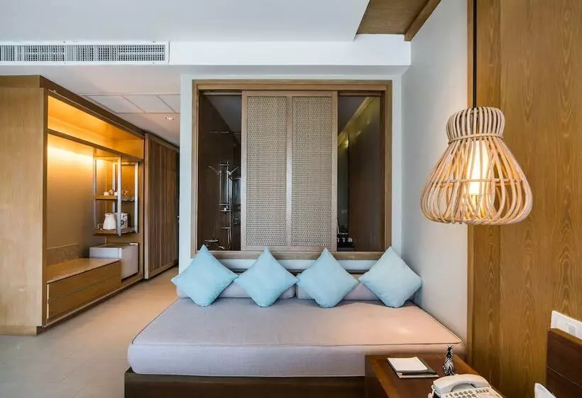 اتاق لوکس با چشم‌انداز استخر, Kc Grande Resort Koh Chang