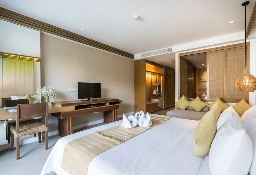 اتاق لوکس با چشم‌انداز استخر, Kc Grande Resort Koh Chang