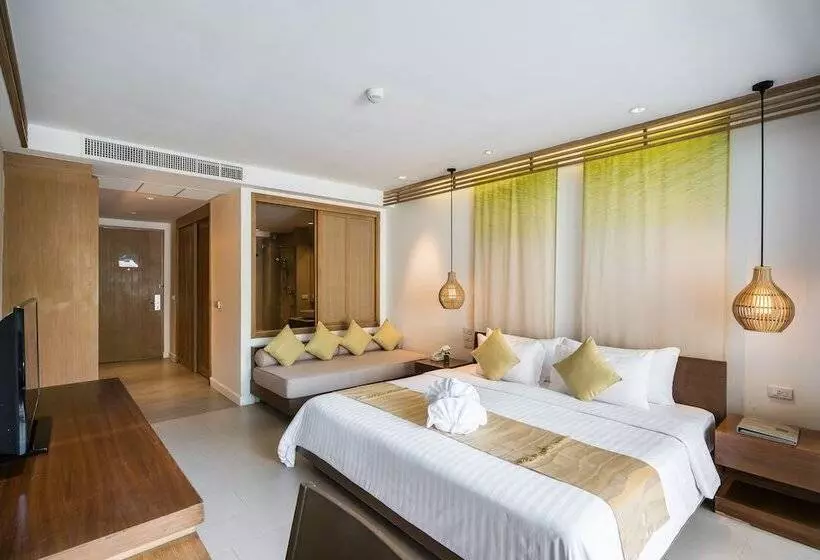 اتاق لوکس با چشم‌انداز استخر, Kc Grande Resort Koh Chang