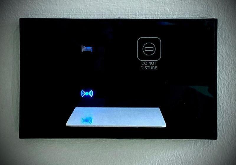 اتاق استاندارد سه نفره, Leonardo