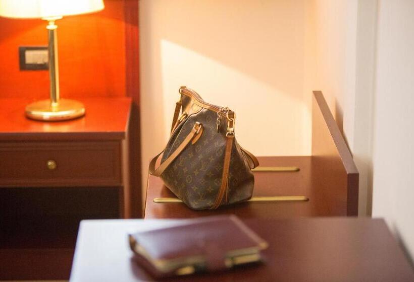 اتاق استاندارد یک نفره, Leonardo