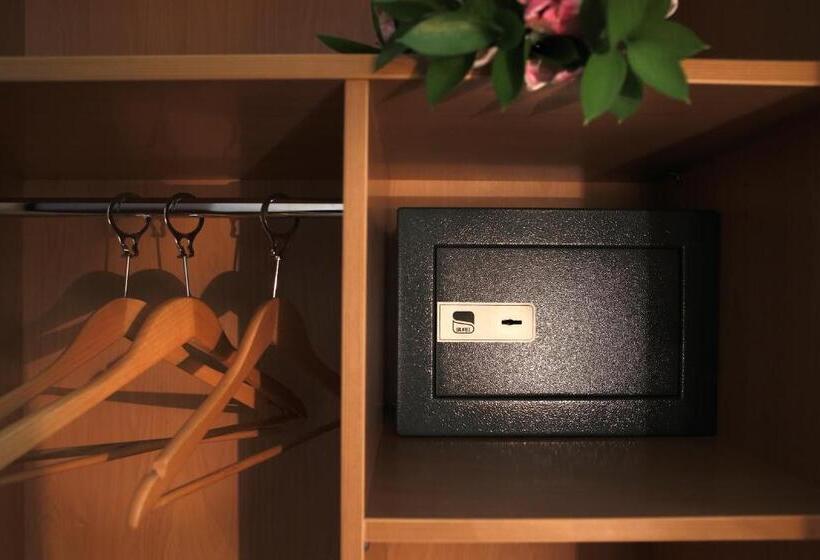 اتاق سوپریور یک تخته, Leonardo