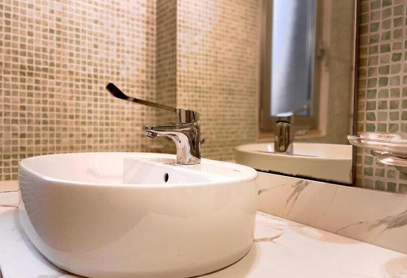 اتاق سوپریور, Leonardo