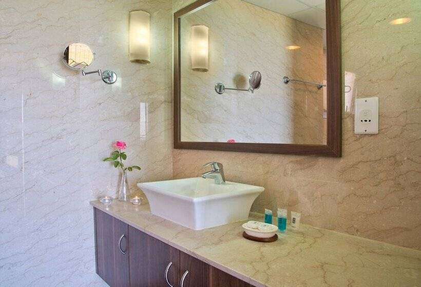 סוויטה נוף לים, Natura Beach Hotel And Villas