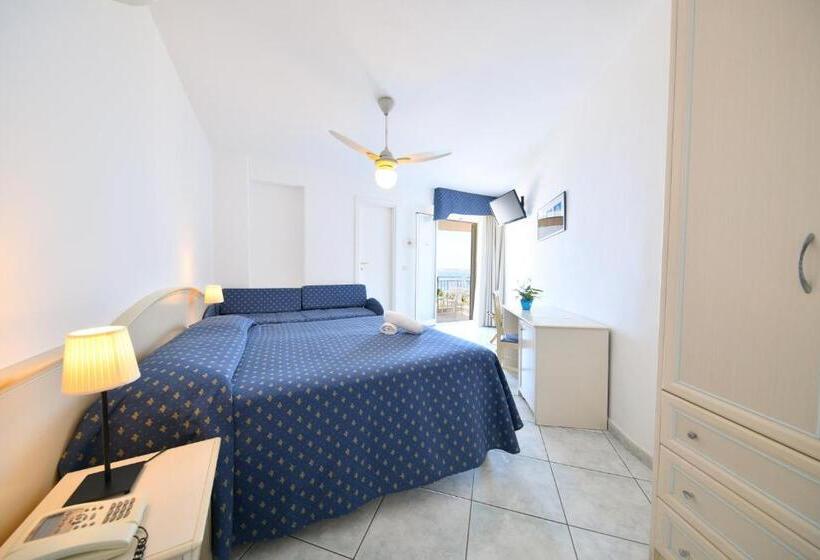 스탠다드 트리플 발코니 룸, Noris