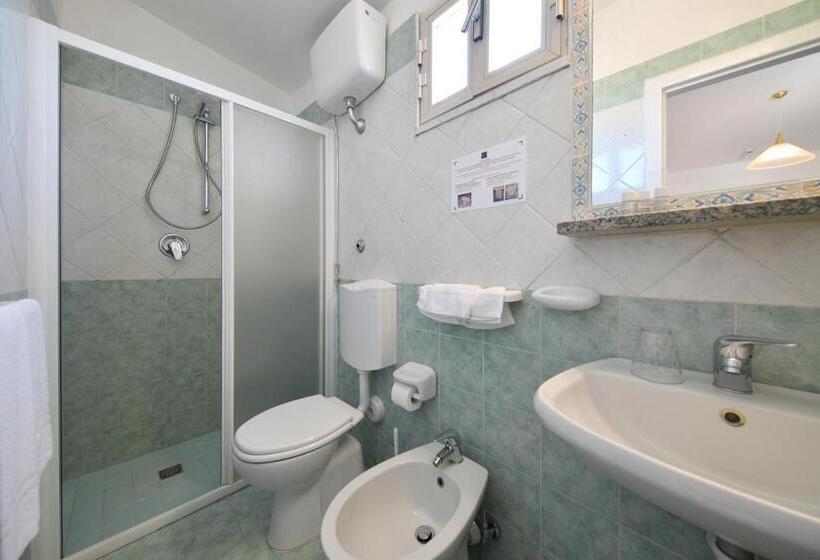 발코니가 있는 4인용 스탠다드 룸, Noris