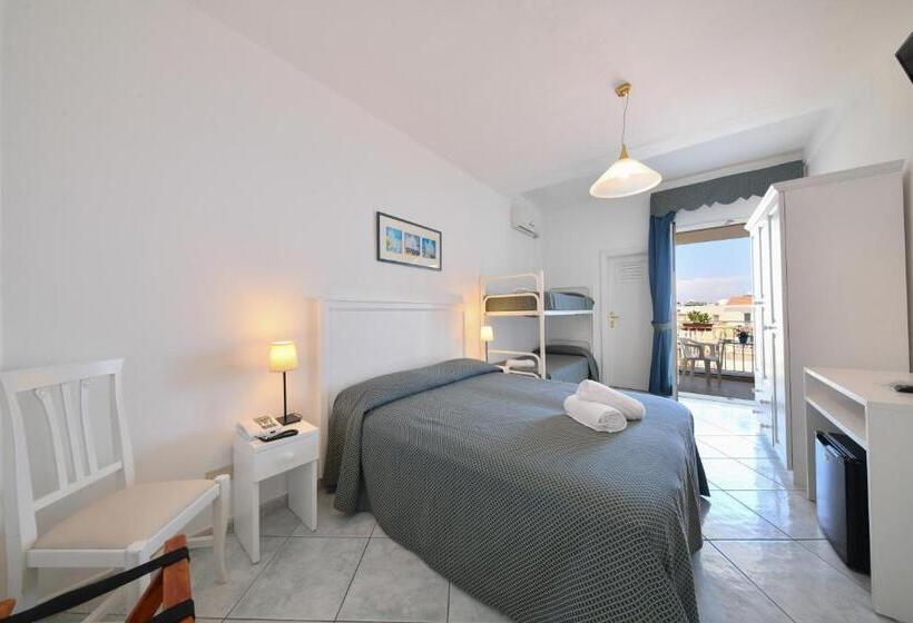 발코니가 있는 4인용 스탠다드 룸, Noris