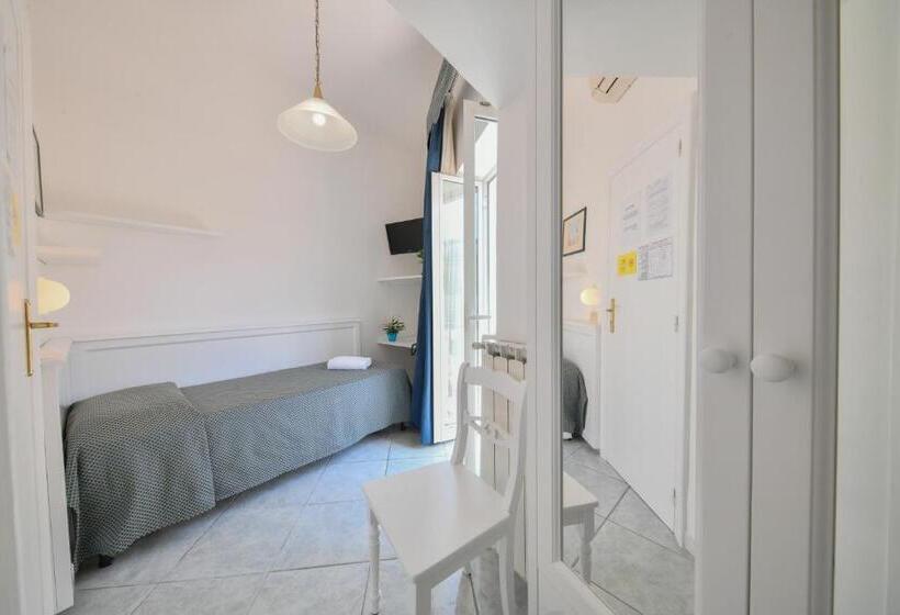 스탠다드 싱글 룸, Noris