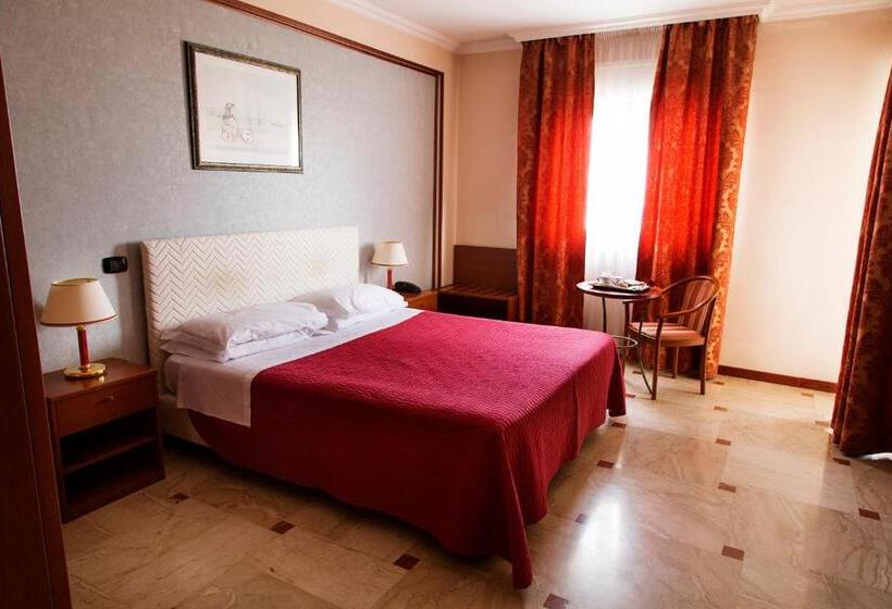 חדר סטנדרט יחיד, Palace 2000