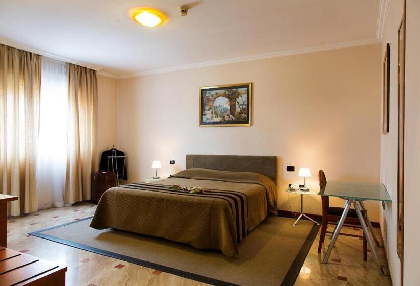 חדר סטנדרט יחיד, Palace 2000