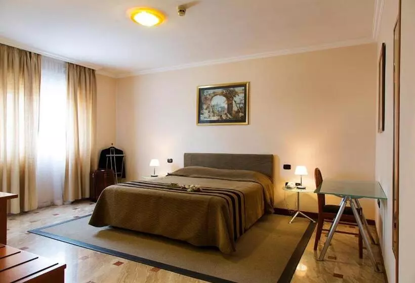 اتاق استاندارد یک نفره, Palace 2000