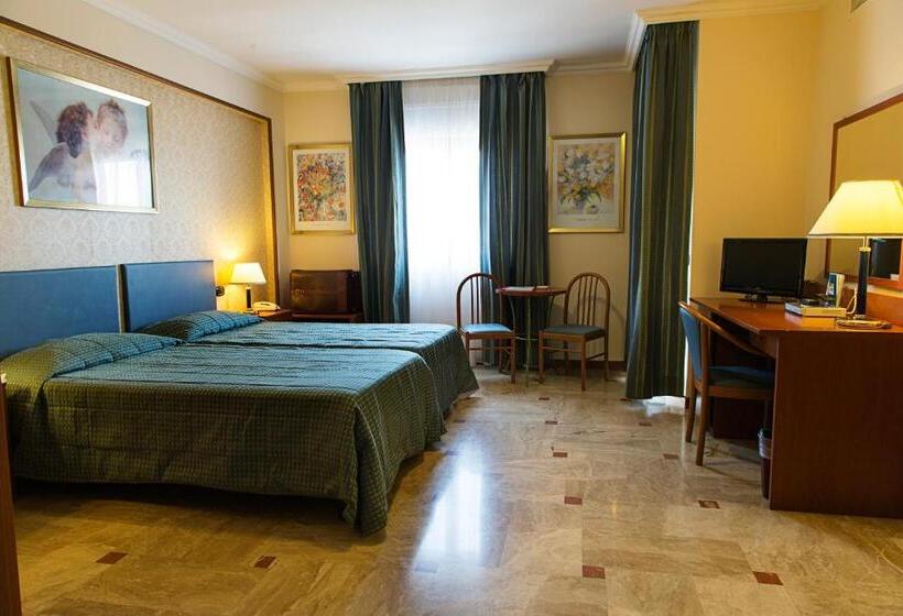 חדר סטנדרט יחיד, Palace 2000