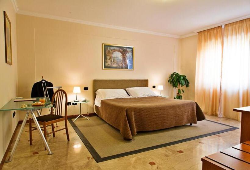 חדר סטנדרט, Palace 2000