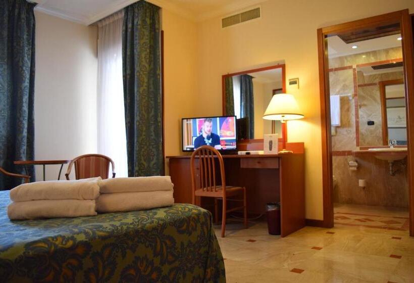 חדר סטנדרט, Palace 2000