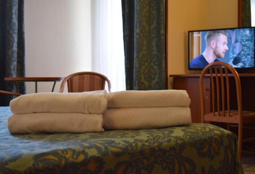 חדר סטנדרט לשלושה, Palace 2000