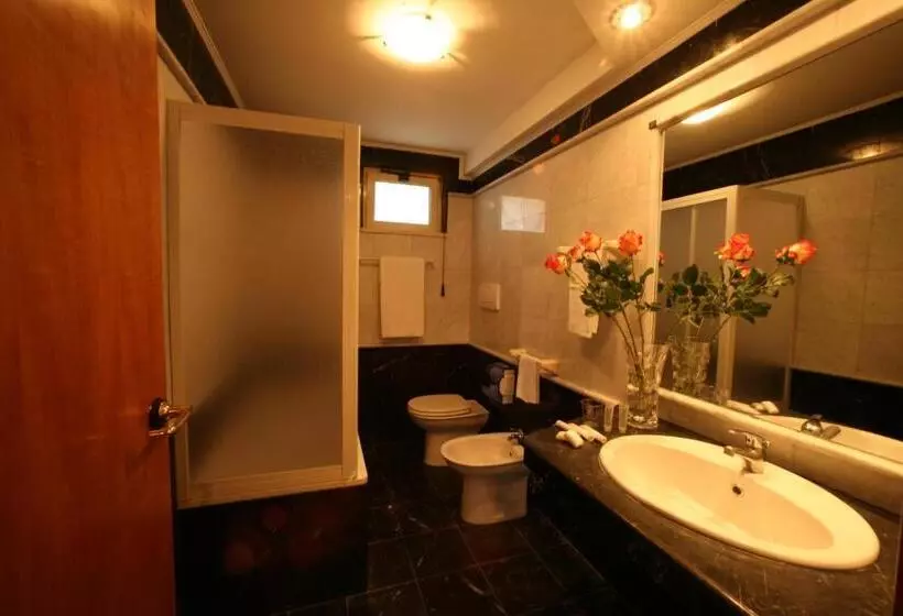 اتاق استاندارد سه نفره, Palace 2000