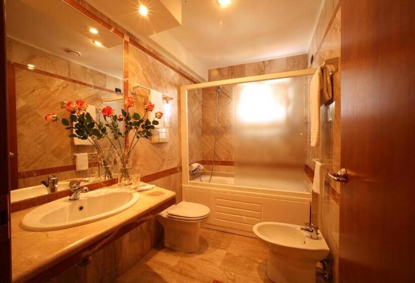 חדר סטנדרט לשלושה, Palace 2000