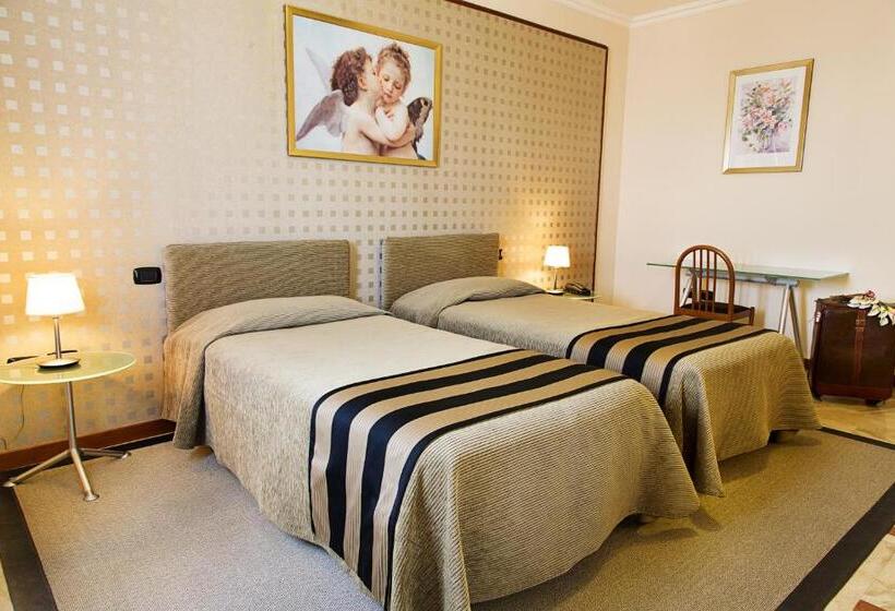 חדר סטנדרט, Palace 2000