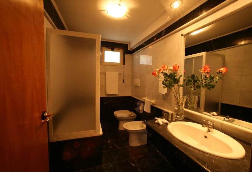 חדר סטנדרט, Palace 2000