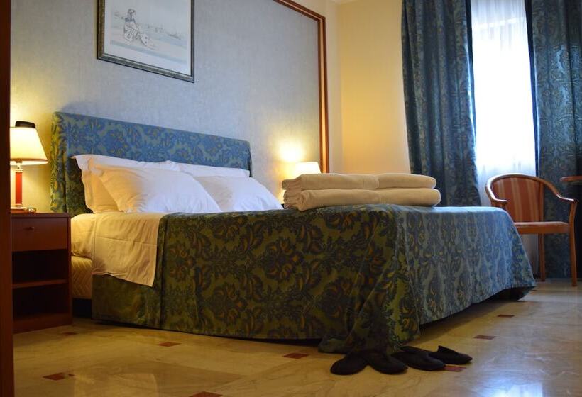 חדר סטנדרט, Palace 2000