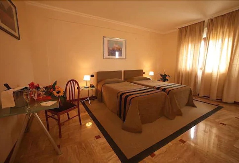 חדר סטנדרט, Palace 2000