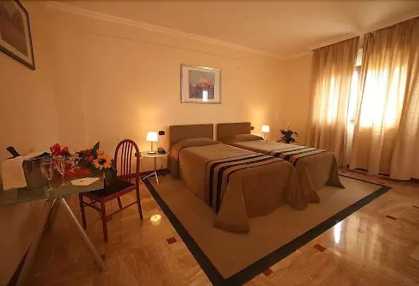 اتاق استاندارد, Palace 2000