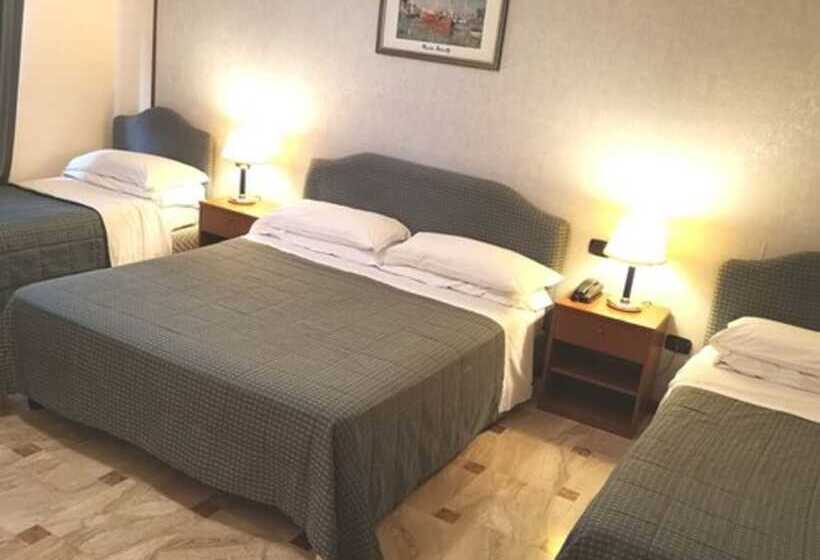 חדר סטנדרט לשלושה, Palace 2000