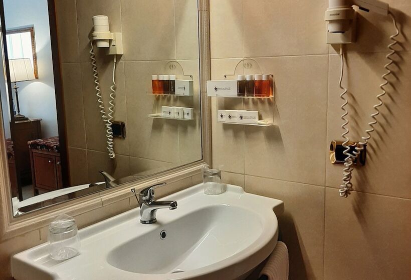 חדר סטנדרט לשלושה, Parco Dei Principi