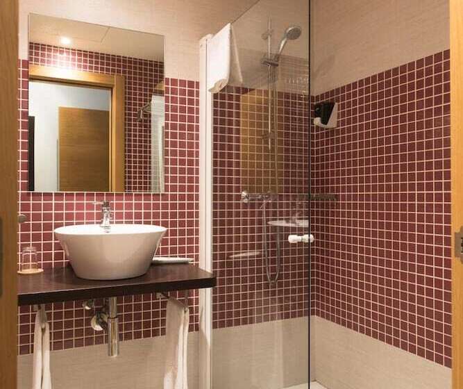 חדר סטנדרט לשלושה, Plazaola