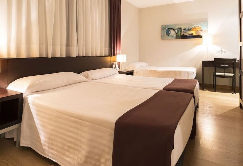 חדר סטנדרט לשלושה, Plazaola