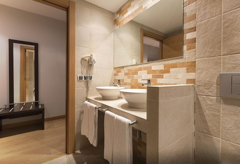 חדר סטנדרט לארבעה, Plazaola