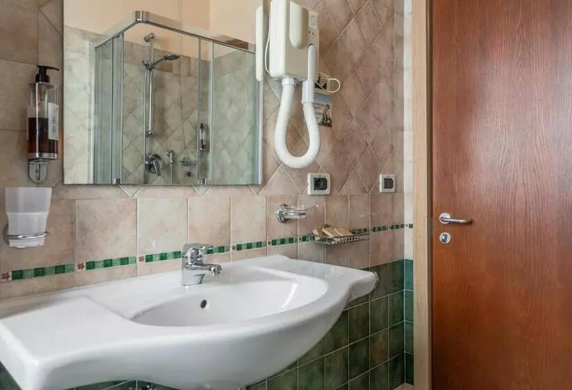 اتاق استاندارد چهار تخته, Prestige