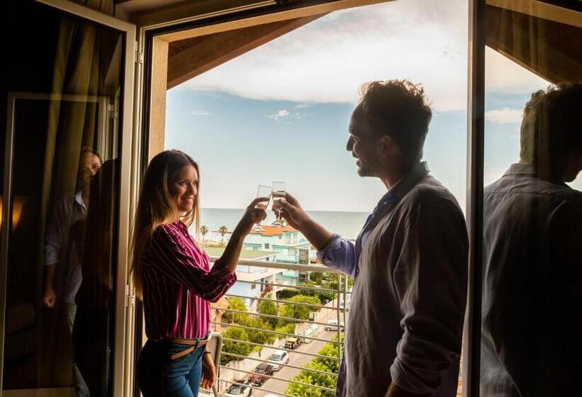 Номер Deluxe Вид на Море с Балконом, Prestige